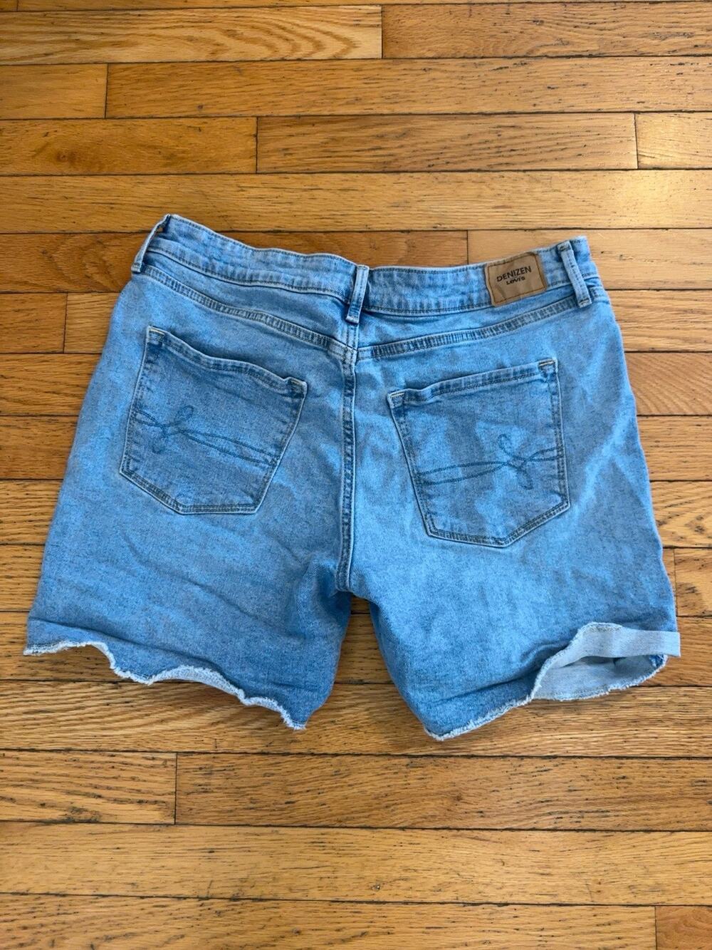 Denizen by Levi’s Women’s Denim Shorts Size 10 W30 Mid Rise Stretch Raw Hem